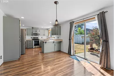 6860 N Swift St, Portland, OR 97203 - Photo 9