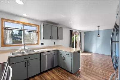 6860 N Swift St, Portland, OR 97203 - Photo 13