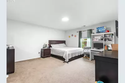 1241 Dahlia St, Woodburn, OR 97071 - Photo 17