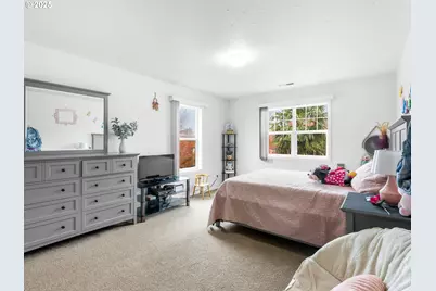 1241 Dahlia St, Woodburn, OR 97071 - Photo 15