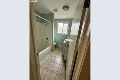 1466 SE Pine St, Roseburg, OR 97470 - Photo 9