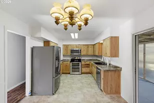 1707 Hayes St, North Bend, OR 97459 - Photo 9
