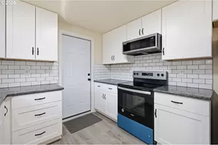 1390 Buck St, Eugene, OR 97402 - Photo 9
