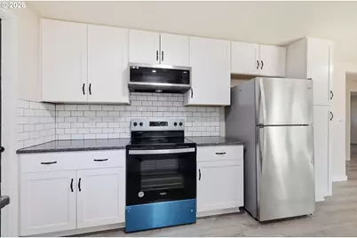 1390 Buck St, Eugene, OR 97402 - Photo 11