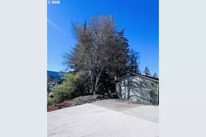 631 Terrace Ln, Sutherlin, OR 97479 - Photo 23