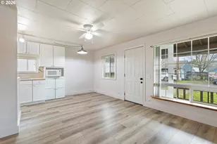 1718 NW Crouch St, Roseburg, OR 97471 - Photo 9