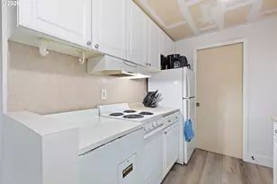 1718 NW Crouch St, Roseburg, OR 97471 - Photo 13