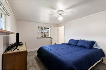 1718 NW Crouch St, Roseburg, OR 97471 - Photo 17