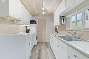 1718 NW Crouch St, Roseburg, OR 97471 - Photo 11