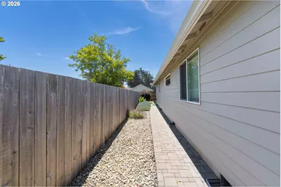 860 1st St SE, Bandon, OR 97411 - Photo 31
