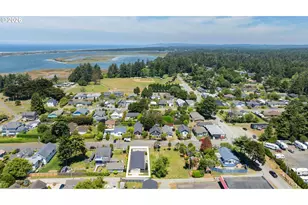 860 1st St SE, Bandon, OR 97411 - Photo 5