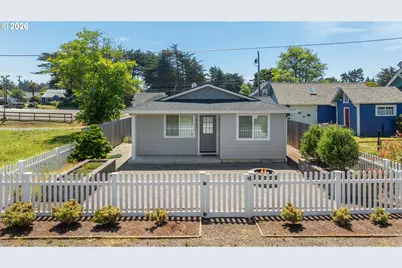 860 1st St SE, Bandon, OR 97411 - Photo 1