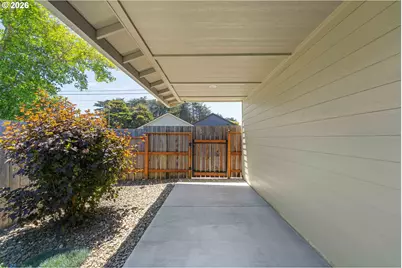 860 1st St SE, Bandon, OR 97411 - Photo 33