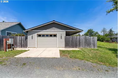 860 1st St SE, Bandon, OR 97411 - Photo 7