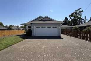 1586 NE Grandhaven St, McMinnville, OR 97128 - Photo 11