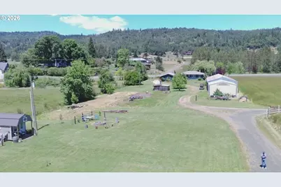 6404 Lookingglass Rd, Roseburg, OR 97471 - Photo 3