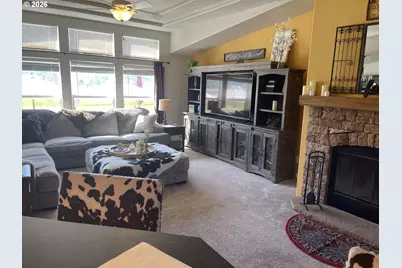 6404 Lookingglass Rd, Roseburg, OR 97471 - Photo 9