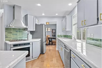 1742 NE Blue Heron Dr, Portland, OR 97211 - Photo 17