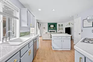 1742 NE Blue Heron Dr, Portland, OR 97211 - Photo 15