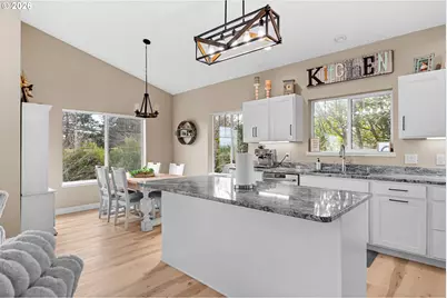 1118 S 11th St, Coos Bay, OR 97420 - Photo 9