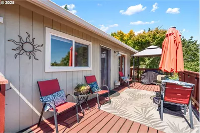 719 Peters St, Raymond, WA 98577 - Photo 35