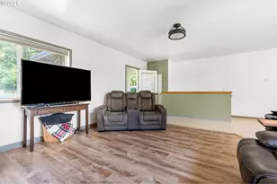 719 Peters St, Raymond, WA 98577 - Photo 9