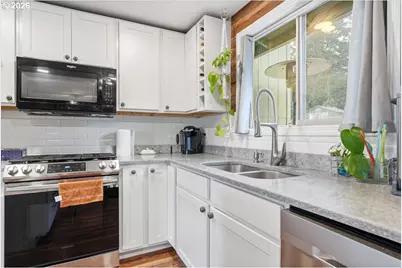 190 Kashmir St, Salem, OR 97306 - Photo 13