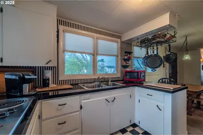 535 Harrison Ave SW, Bandon, OR 97411 - Photo 19