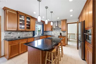 611 SE Lovrien Pl, Gresham, OR 97080 - Photo 5