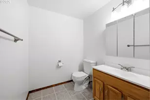 611 SE Lovrien Pl, Gresham, OR 97080 - Photo 35