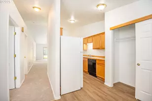 957 E Benjamin Ave, Cottage Grove, OR 97424 - Photo 3