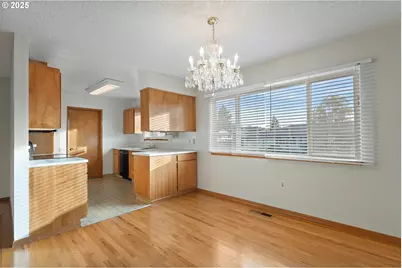 16045 SW Queen Victoria Pl, King City, OR 97224 - Photo 9