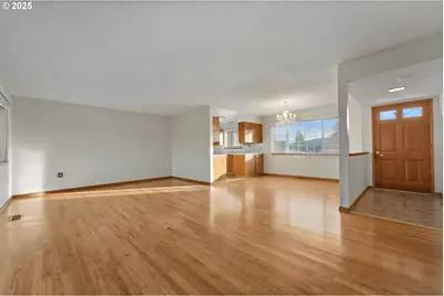 16045 SW Queen Victoria Pl, King City, OR 97224 - Photo 7