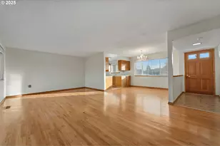 16045 SW Queen Victoria Pl, King City, OR 97224 - Photo 7