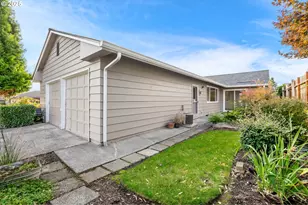 16045 SW Queen Victoria Pl, King City, OR 97224 - Photo 29