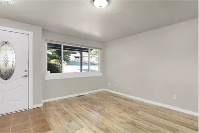 630 W Sixth Ave, Sutherlin, OR 97479 - Photo 3