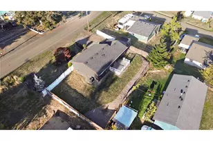 630 W Sixth Ave, Sutherlin, OR 97479 - Photo 29