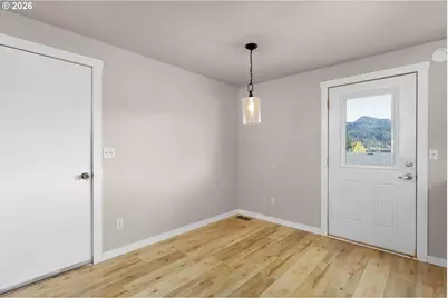 630 W Sixth Ave, Sutherlin, OR 97479 - Photo 9