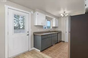 630 W Sixth Ave, Sutherlin, OR 97479 - Photo 7