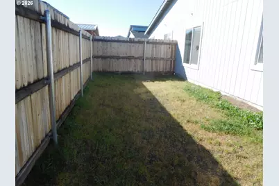1044 NE Emerald Dr, Hermiston, OR 97838 - Photo 5