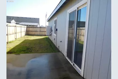 1044 NE Emerald Dr, Hermiston, OR 97838 - Photo 3