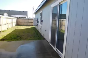 1044 NE Emerald Dr, Hermiston, OR 97838 - Photo 3