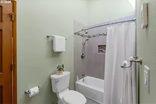 847 Fairway View Dr, Eugene, OR 97401 - Photo 21