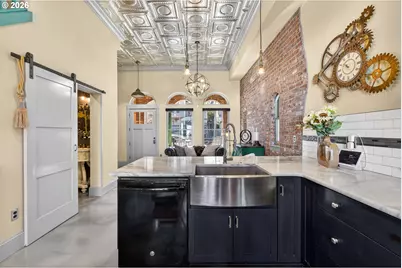 121 SW Gibbs St, Portland, OR 97239 - Photo 9