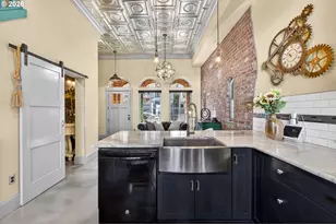 121 SW Gibbs St, Portland, OR 97239 - Photo 9