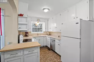 9311/9315 SE Grant St, Portland, OR 97216 - Photo 5