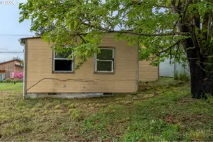 220 SW Ivy St, Willamina, OR 97396 - Photo 5