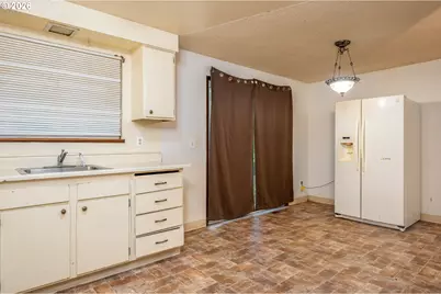 230 NE 160th Ave, Portland, OR 97230 - Photo 17