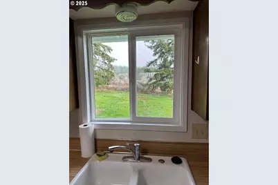 710 NE 5th St, Willamina, OR 97396 - Photo 5