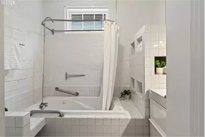 2817 NE Weidler St, Portland, OR 97232 - Photo 23